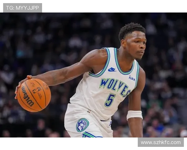 爱德华兹惊曝个人电话号码 号召粉丝直接发短信互动